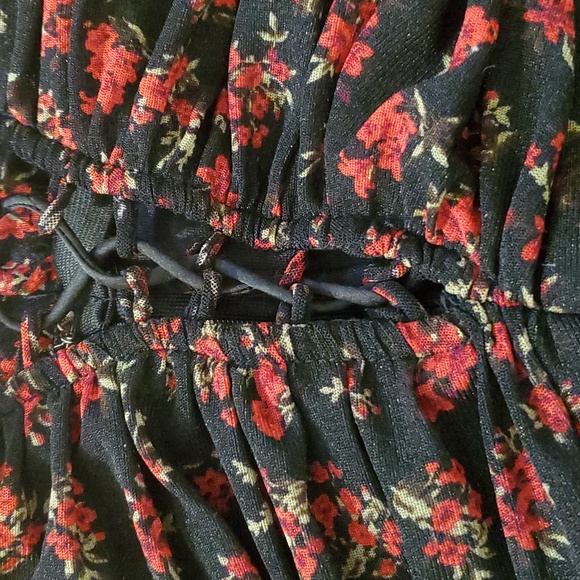 FASHION NOVA STRAPLESS BUNCHED BODYCON MINI FLORAL DRESS WITH ROSES AND RUFFLES - Picture 2 of 5